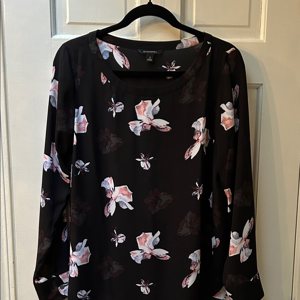 Banana Republic Floral Black Women's Top size Small